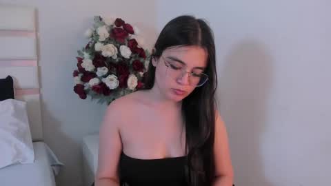 Snapshot of camilasofiia chatting on 01.28.25 Camila online show from 01.28.25