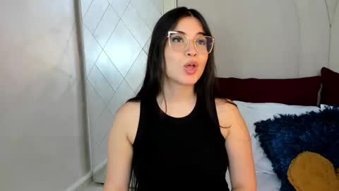 Snapshot of camilasofiia chatting on 09.10.25 Camila online show from 09.10.25