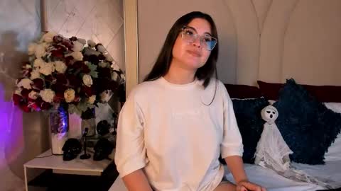 Snapshot of camilasofiia chatting on 10.18.25 Camila online show from 10.18.25