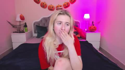 Snapshot of camilladreamer chatting on 10.26.25 camilladreamer online show from 10.26.25