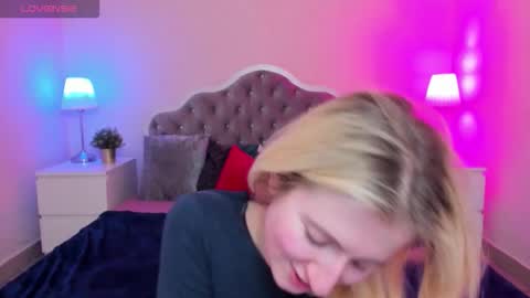 Snapshot of camilladreamer chatting on 11.29.25 camilladreamer online show from 11.29.25