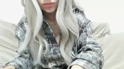 Snapshot of camillebunny chatting on 12.14.25 CamilleBunny online show from 12.14.25