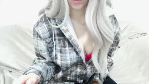 Snapshot of camillebunny chatting on 12.15.25 CamilleBunny online show from 12.15.25