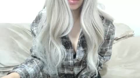 Snapshot of camillebunny chatting on 12.19.25 CamilleBunny online show from 12.19.25