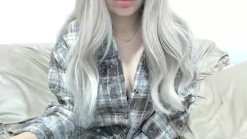 Snapshot of camillebunny chatting on 12.21.25 CamilleBunny online show from 12.21.25