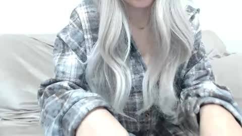 Snapshot of camillebunny chatting on 12.22.25 CamilleBunny online show from 12.22.25