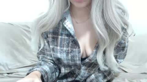 Snapshot of camillebunny chatting on 12.23.25 CamilleBunny online show from 12.23.25