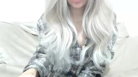 Snapshot of camillebunny chatting on 01.08.26 CamilleBunny online show from 01.08.26