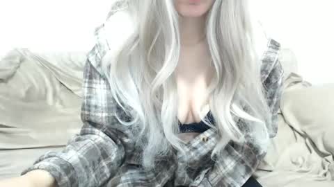 Snapshot of camillebunny chatting on 01.14.26 CamilleBunny online show from 01.14.26