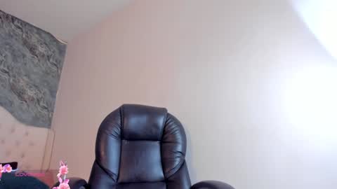 Snapshot of camillen_pettid chatting on 01.14.25 C A M I L L E N Help me get to the top online show from 01.14.25