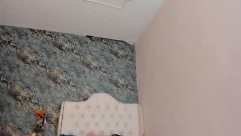Snapshot of camillen_pettid chatting on 01.22.25 C A M I L L E N Help me get to the top online show from 01.22.25