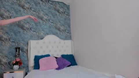 Snapshot of camillen_pettid chatting on 01.31.25 C A M I L L E N Help me get to the top online show from 01.31.25