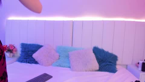 Snapshot of camillen_pettid chatting on 10.08.25 C A M I L L E N Help me get to the top online show from 10.08.25