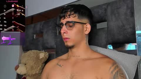 Snapshot of camilo_ospina_ chatting on 10.04.25 INDEPENDENT MODEL online show from 10.04.25