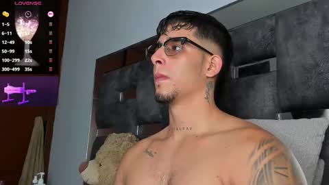 Snapshot of camilo_ospina_ chatting on 11.01.25 INDEPENDENT MODEL online show from 11.01.25