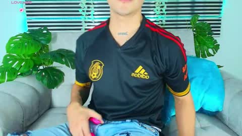 Snapshot of camilo_xcam chatting on 04.22.26 CAMILO online show from 04.22.26