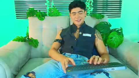 Snapshot of camilo_xcam chatting on 06.08.26 CAMILO online show from 06.08.26