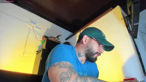 Snapshot of camilomayer chatting on 10.04.25 Camilo online show from 10.04.25