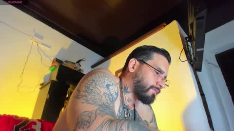 Snapshot of camilomayer chatting on 10.05.25 Camilo online show from 10.05.25