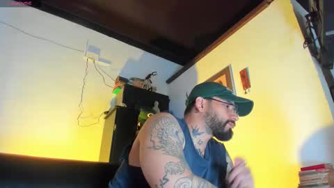 Snapshot of camilomayer chatting on 10.06.25 Camilo online show from 10.06.25