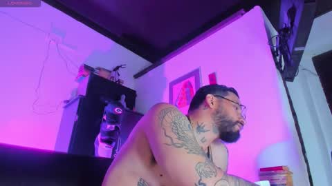 Snapshot of camilomayer chatting on 10.08.25 Camilo online show from 10.08.25