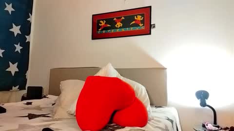 Snapshot of camilosaennz chatting on 02.13.26 camilo online show from 02.13.26