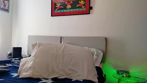 Snapshot of camilosaennz chatting on 02.24.26 camilo online show from 02.24.26