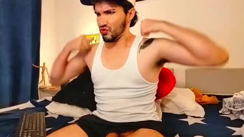 Snapshot of camilosaennz chatting on 04.19.26 camilo online show from 04.19.26