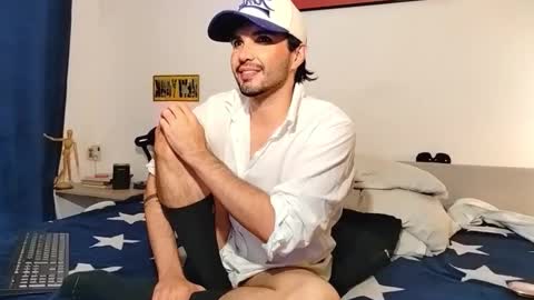Snapshot of camilosaennz chatting on 04.23.26 camilo online show from 04.23.26