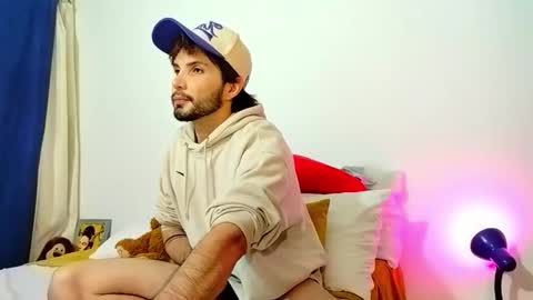 Snapshot of camilosaennz chatting on 05.21.26 camilo online show from 05.21.26