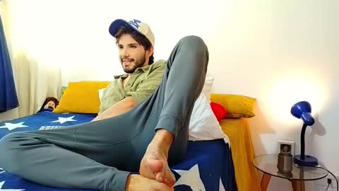 Snapshot of camilosaennz chatting on 05.21.26 camilo online show from 05.21.26
