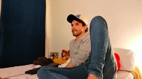 Snapshot of camilosaennz chatting on 05.27.26 camilo online show from 05.27.26