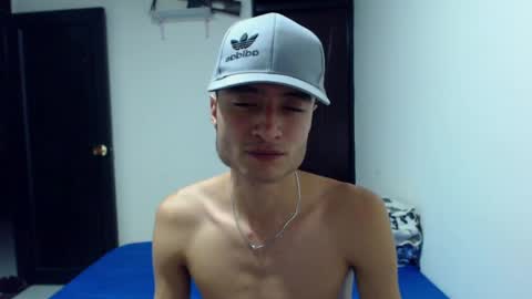 Snapshot of camiloyw2 chatting on 04.24.26 CAMILO online show from 04.24.26