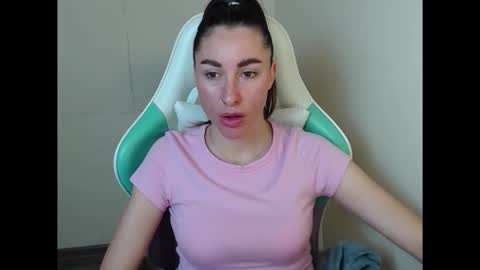 Snapshot of cammila_horn chatting on 04.26.26 cammila horn online show from 04.26.26