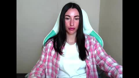 Snapshot of cammila_horn chatting on 06.15.26 cammila horn online show from 06.15.26