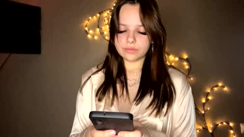 Snapshot of cammyalquicira chatting on 09.30.25 Vicky online show from 09.30.25