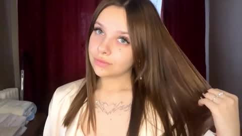 Snapshot of cammyalquicira chatting on 10.04.25 Vicky online show from 10.04.25