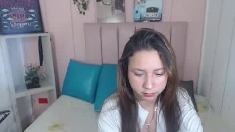 Snapshot of candela_dubout chatting on 10.10.25 candela_dubout online show from 10.10.25