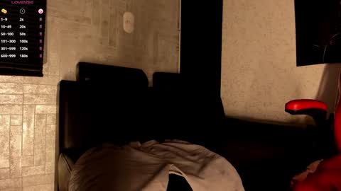 Snapshot of candresruiz chatting on 10.21.25 candresruiz online show from 10.21.25