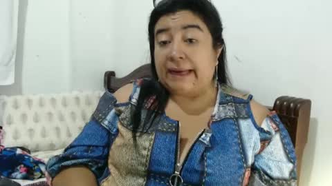 Snapshot of candy_candi chatting on 01.12.25 lucy online show from 01.12.25