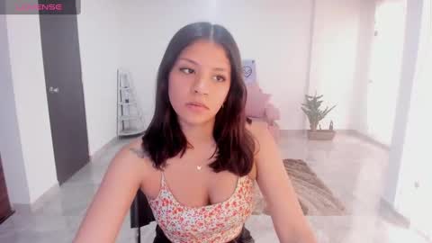 Snapshot of candy_fox_19 chatting on 09.16.25 candy_fox_19 online show from 09.16.25