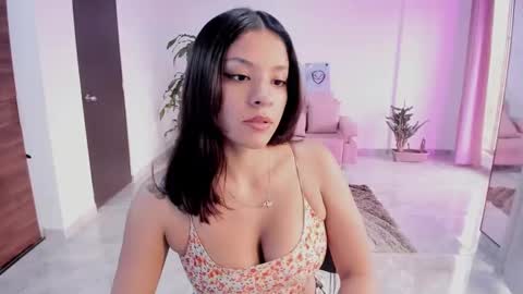 Snapshot of candy_fox_19 chatting on 09.23.25 candy_fox_19 online show from 09.23.25
