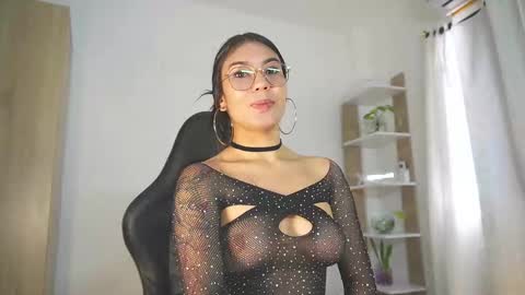 Snapshot of candy_hes chatting on 02.05.26 Nickol online show from 02.05.26