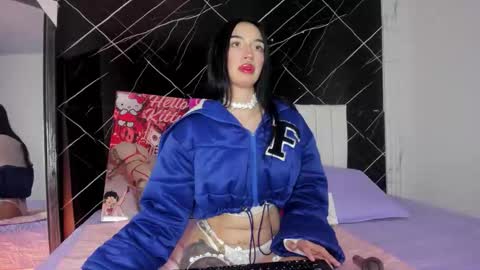 Snapshot of candy_leila3 chatting on 11.21.25 Leila online show from 11.21.25