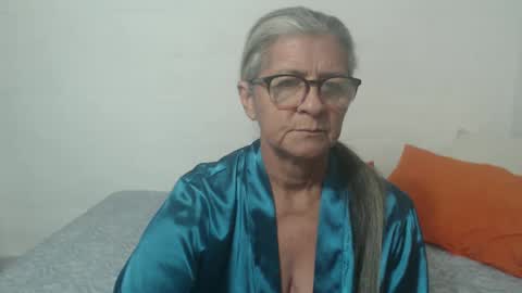 Snapshot of candy_mature_ chatting on 01.14.25 candy online show from 01.14.25