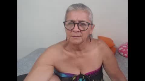 Snapshot of candy_mature_ chatting on 01.14.25 candy online show from 01.14.25