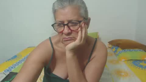 Snapshot of candy_mature_ chatting on 03.10.25 candy online show from 03.10.25