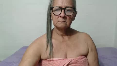 Snapshot of candy_mature_ chatting on 09.22.25 candy online show from 09.22.25