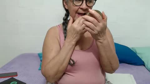 Snapshot of candy_mature_ chatting on 10.03.25 candy online show from 10.03.25