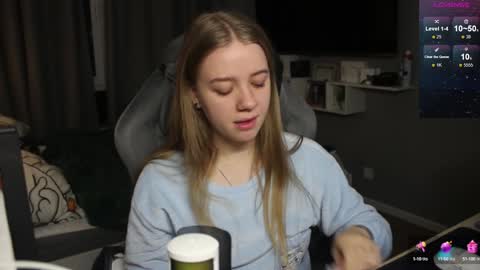 Snapshot of candy_meggie chatting on 12.09.24 Megan online show from 12.09.24